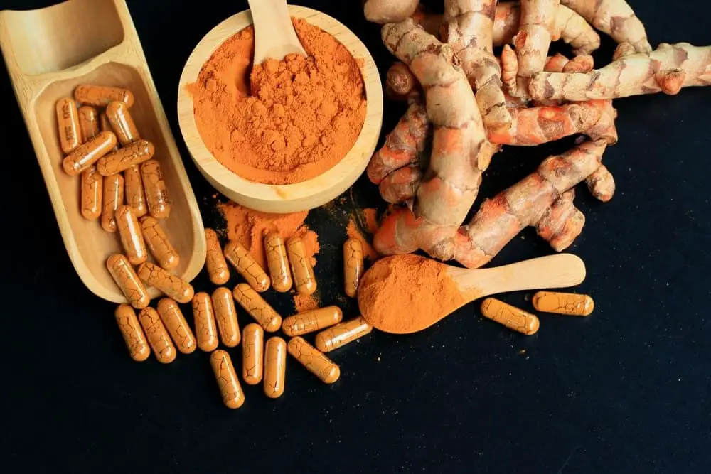 Curcuma-gelules-et rhyzomes