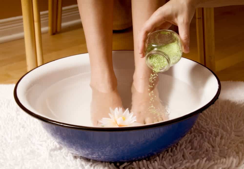 Foot bath: heal your feet and relieve your body |  Happiness ...